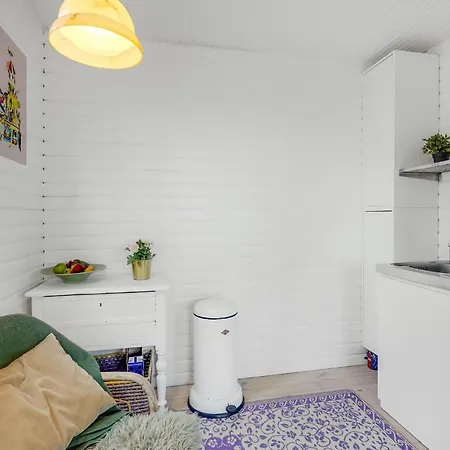 In Or With 1 Bedrooms *