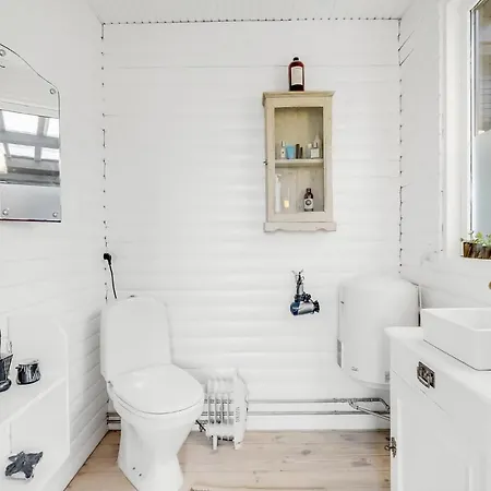 In Or With 1 Bedrooms *